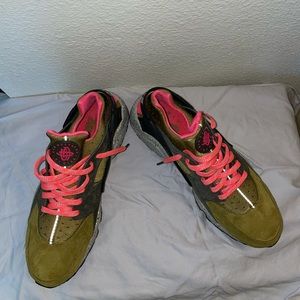 Nike Huarache- Desert Moss